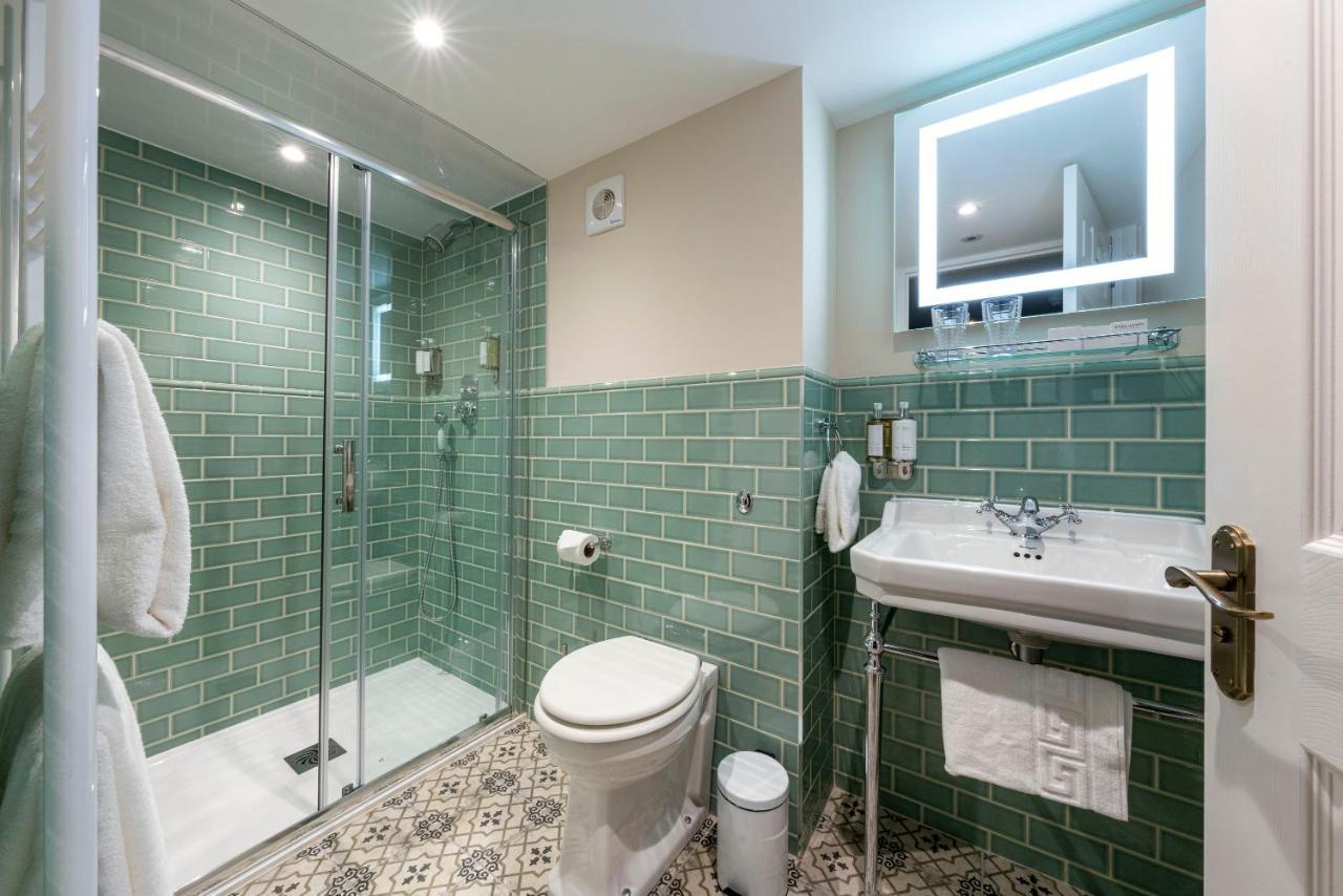 Eight Hotel Bath Exterior photo