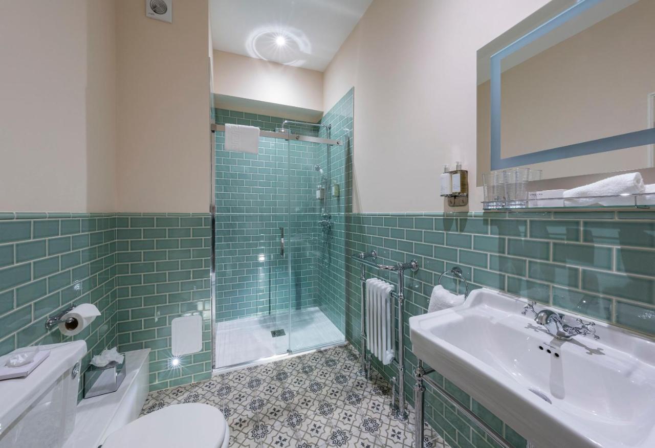 Eight Hotel Bath Exterior photo