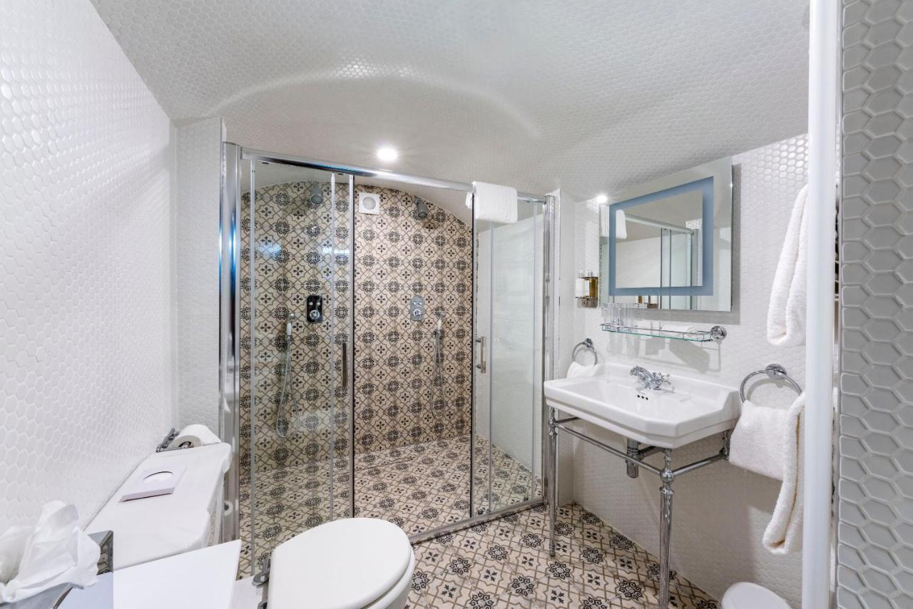 Eight Hotel Bath Exterior photo