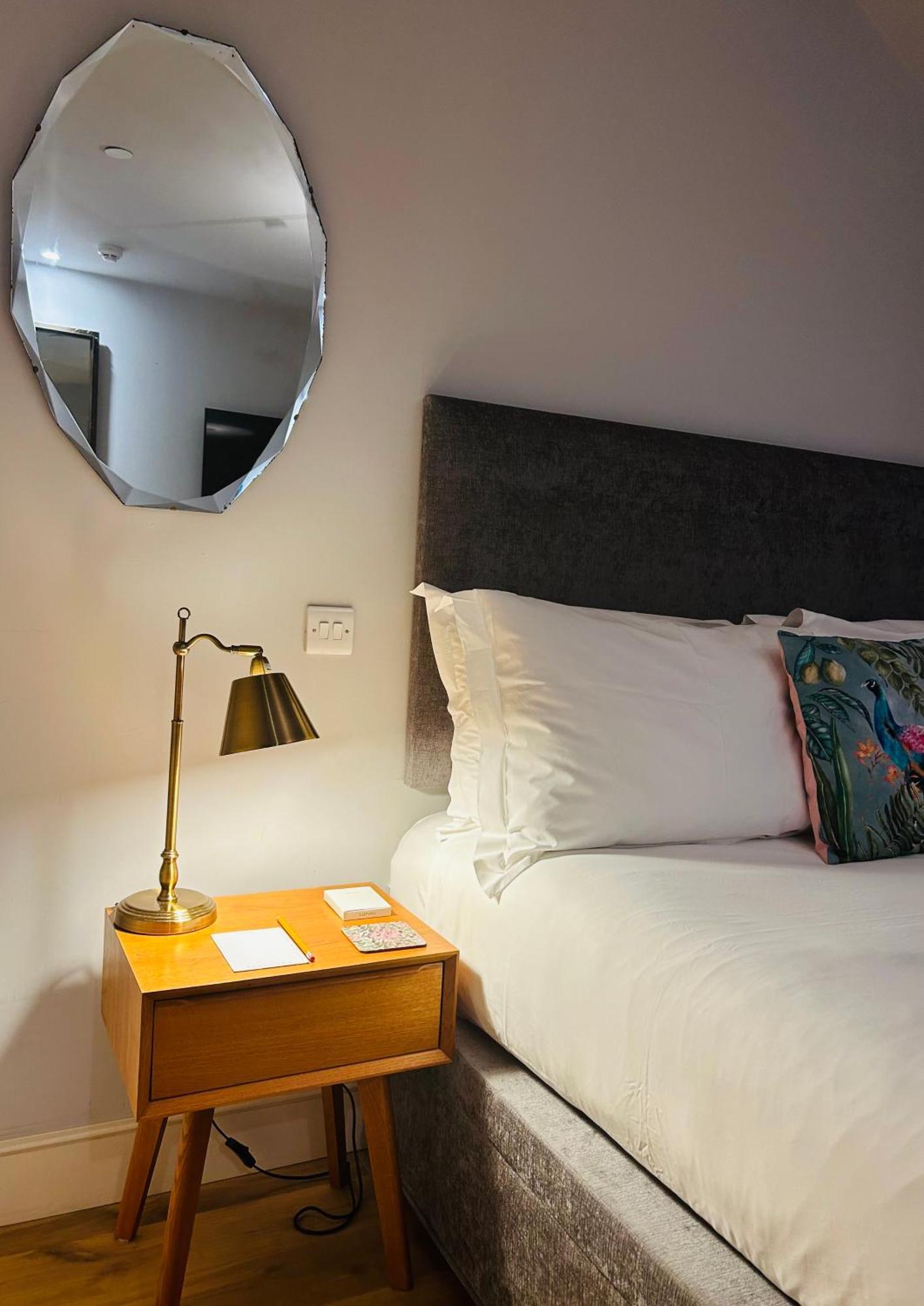 Eight Hotel Bath Exterior photo